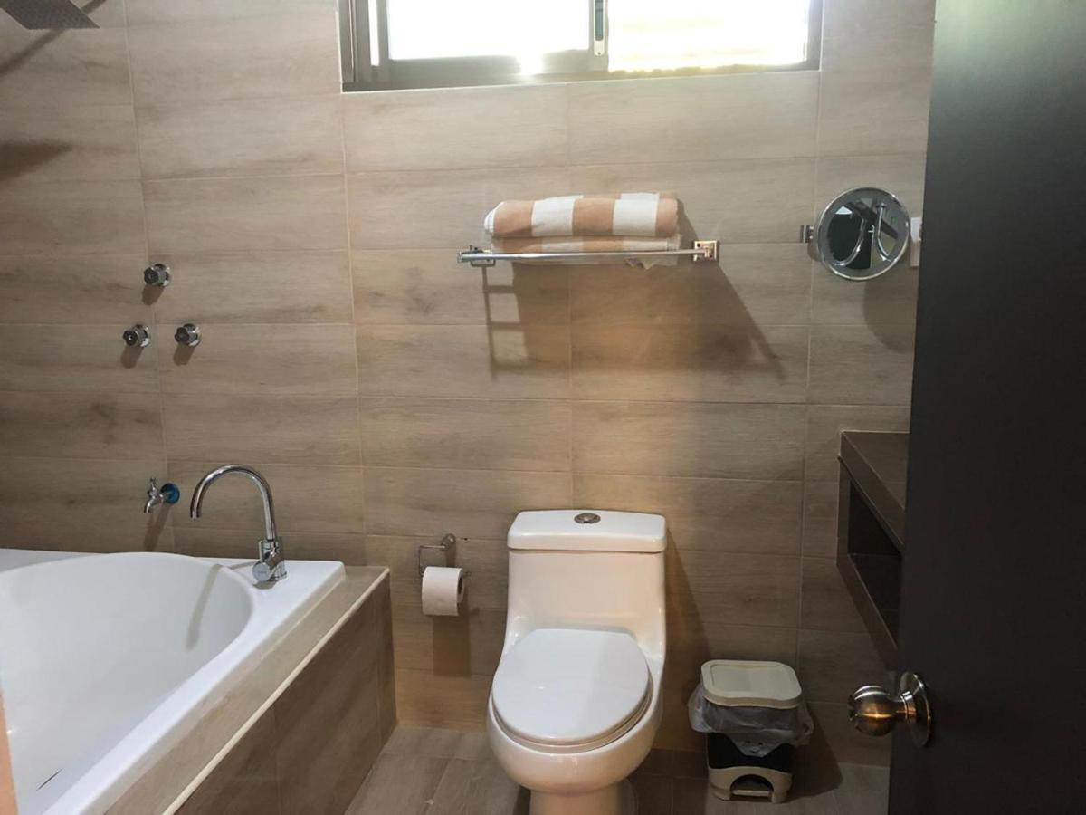 Casa Lili 2: Luxurious/Amplio/Hot Water/Economic/Wifi/Tv Apartment Valladolid  Ngoại thất bức ảnh